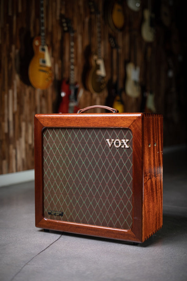 Used Vox AC15H1TVL 50th Anniversary Hand Wired Combo Amp